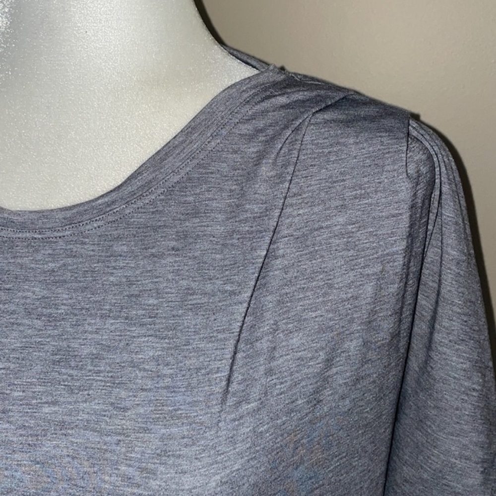 ♥️ ATHLETA Essence Tee Medium Soft Shirt Runched Sides Flattering Grey NWTS-$54 - Picture 6 of 8